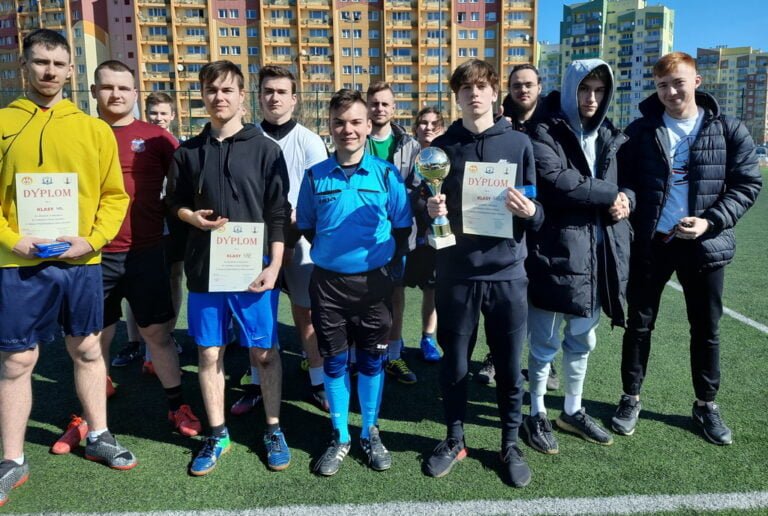 PIERWSZY DZIEŃ WIOSNY Z PIŁKĄ NOŻNĄ