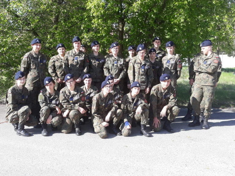 Szkolenie klas mundurowych na terenie jednostki 10. Brygady Kawalerii Pancernej im. gen. broni Stanisława Maczka