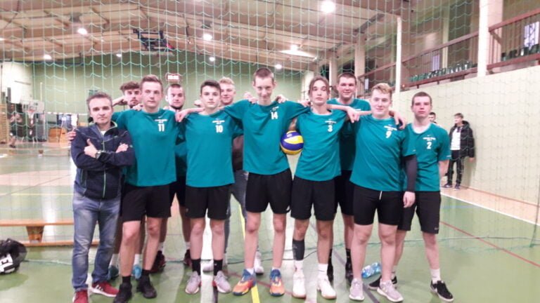 Zawody w piłce siatkowej chłopców