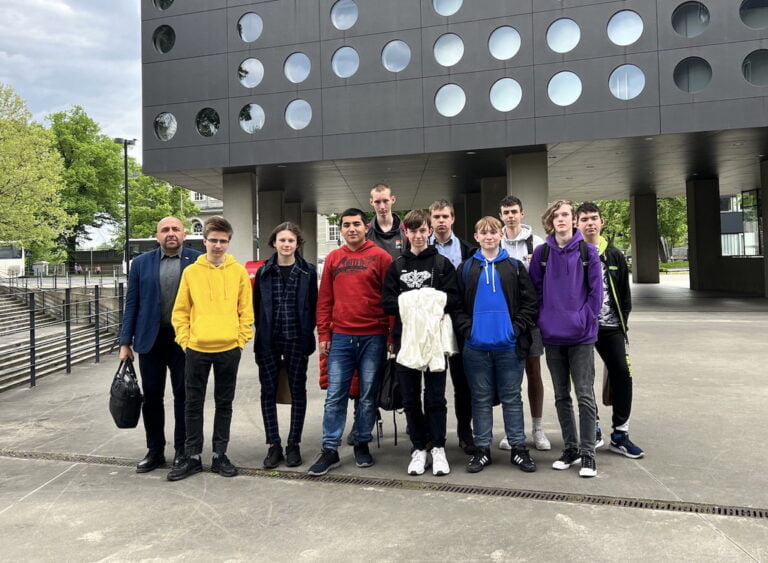 Uczniowie kierunku technik programista na wykładach na Politechnice Wrocławskiej