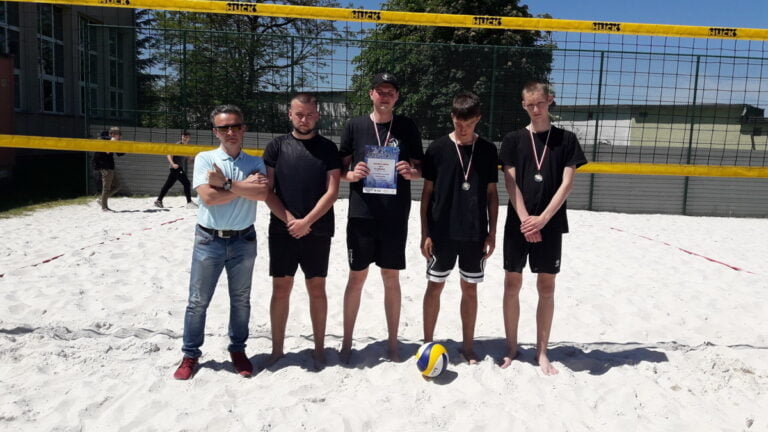 Zawody w siatkówce plażowej chłopców