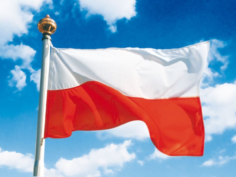 Flaga Rzeczypospolitej w kadrze zatrzymana - konkurs fotograficzny