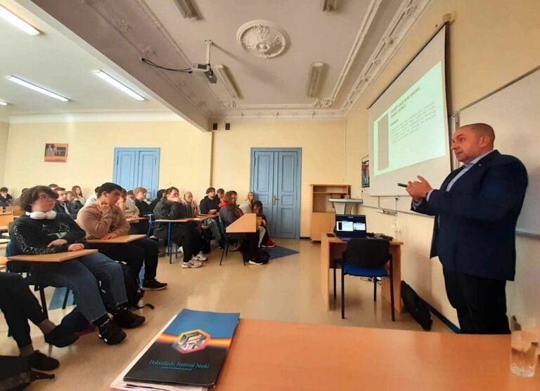 Czy sztuczna inteligencja zastąpi człowieka?