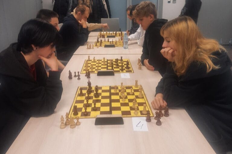 Powiatowa rywalizacja szachowa